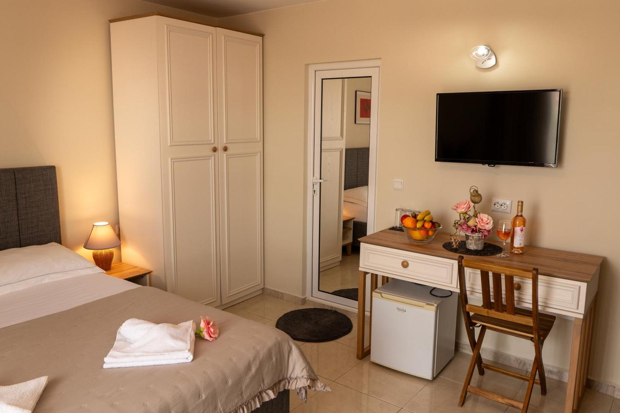 Rodos House Hotel Pomorie Bagian luar foto