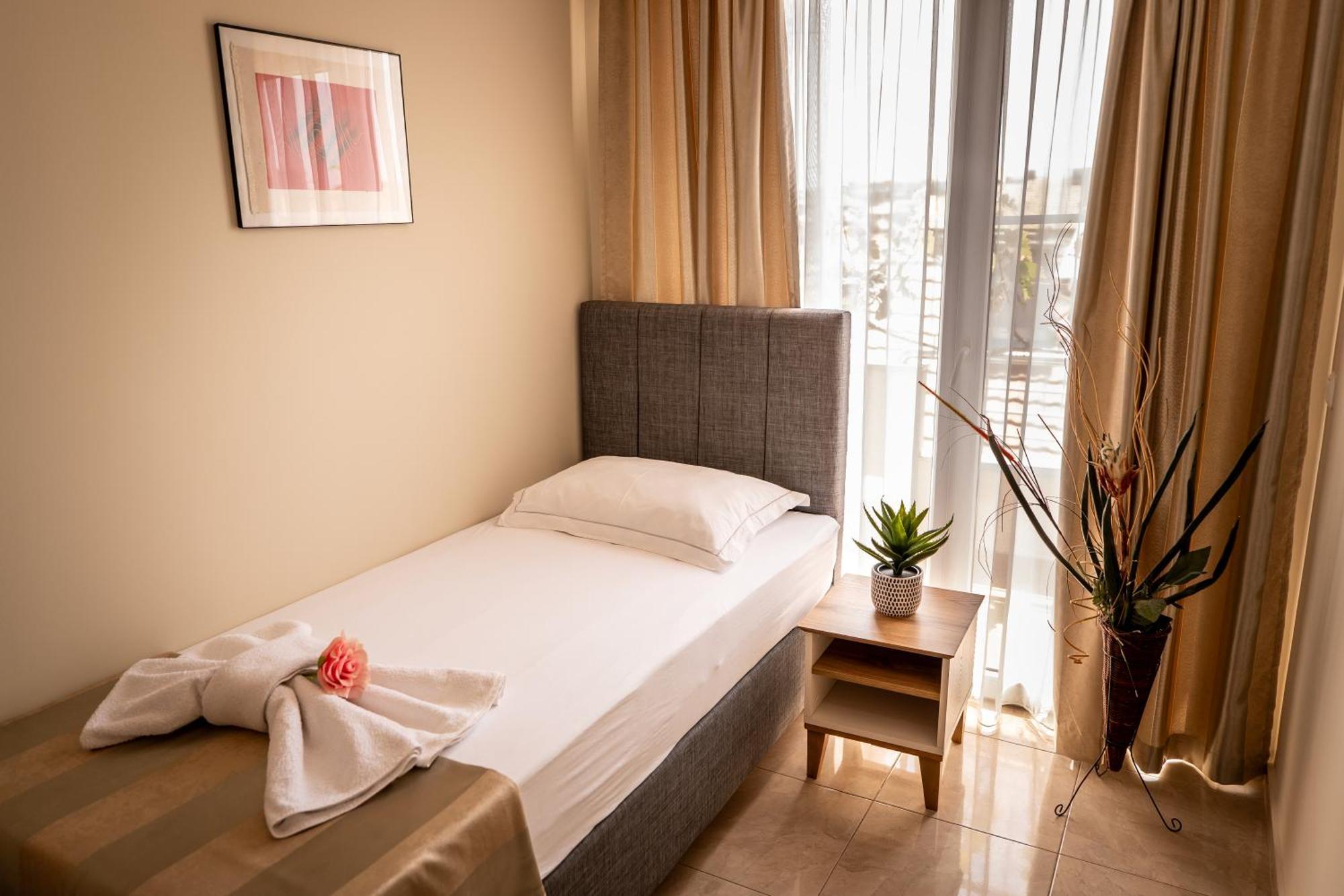 Rodos House Hotel Pomorie Bagian luar foto