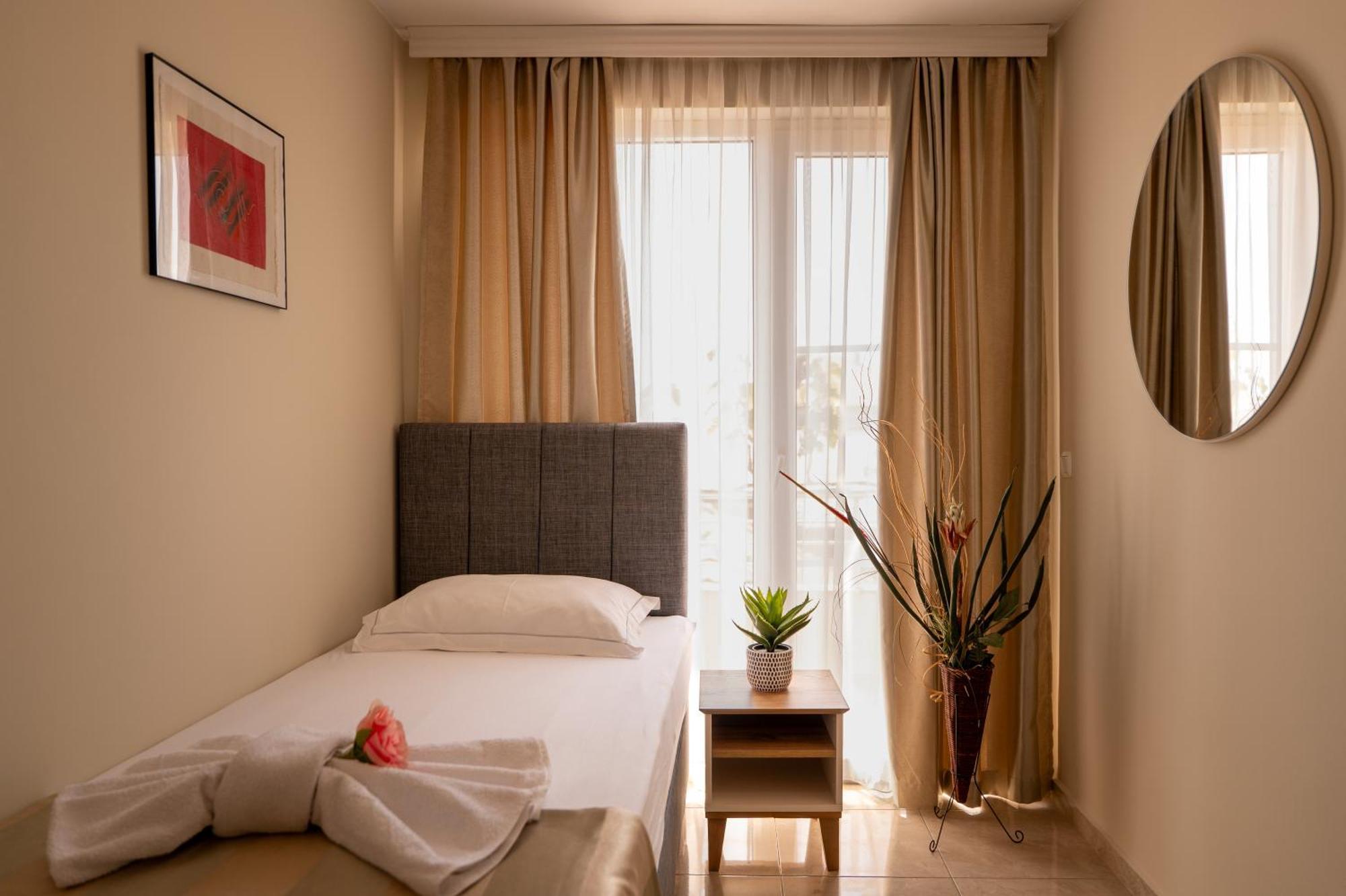 Rodos House Hotel Pomorie Bagian luar foto