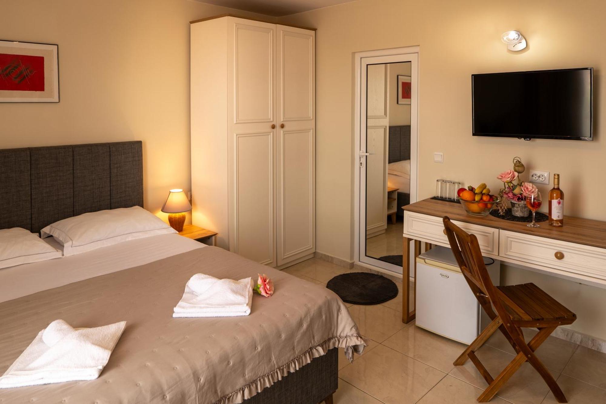 Rodos House Hotel Pomorie Bagian luar foto
